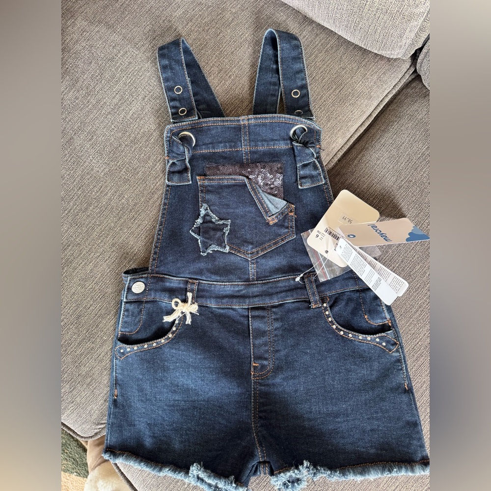 Girls Dark Wash Denim Overall Shorts with Star Pocket size 6 new with tags